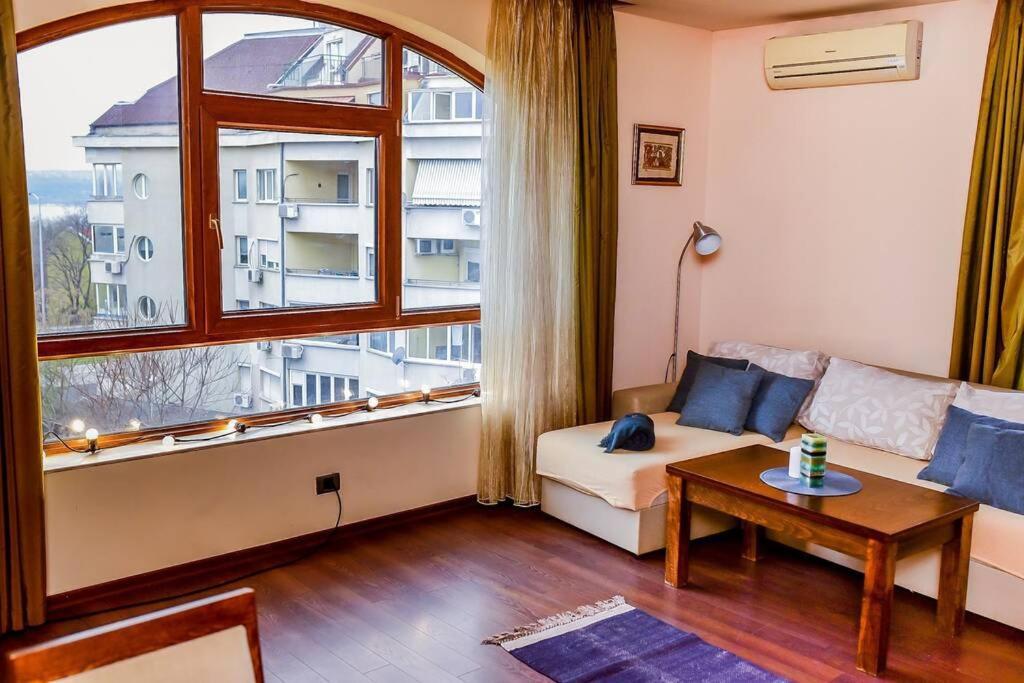 Sea View Apartment Next To Sea Garden And Beach Varna Bagian luar foto