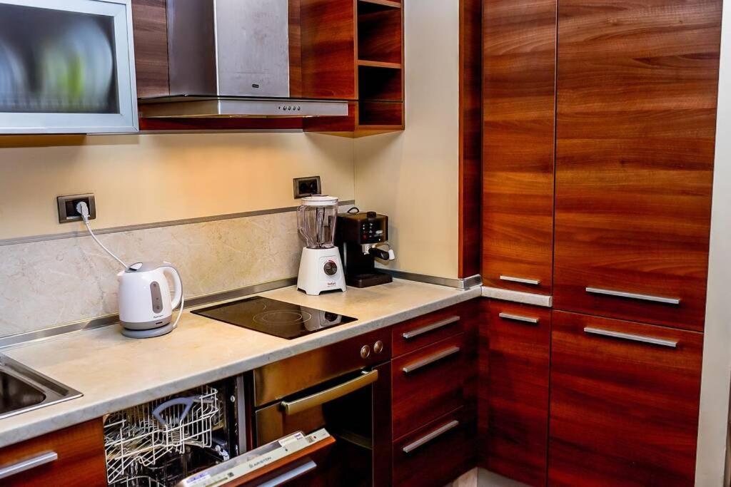 Sea View Apartment Next To Sea Garden And Beach Varna Bagian luar foto