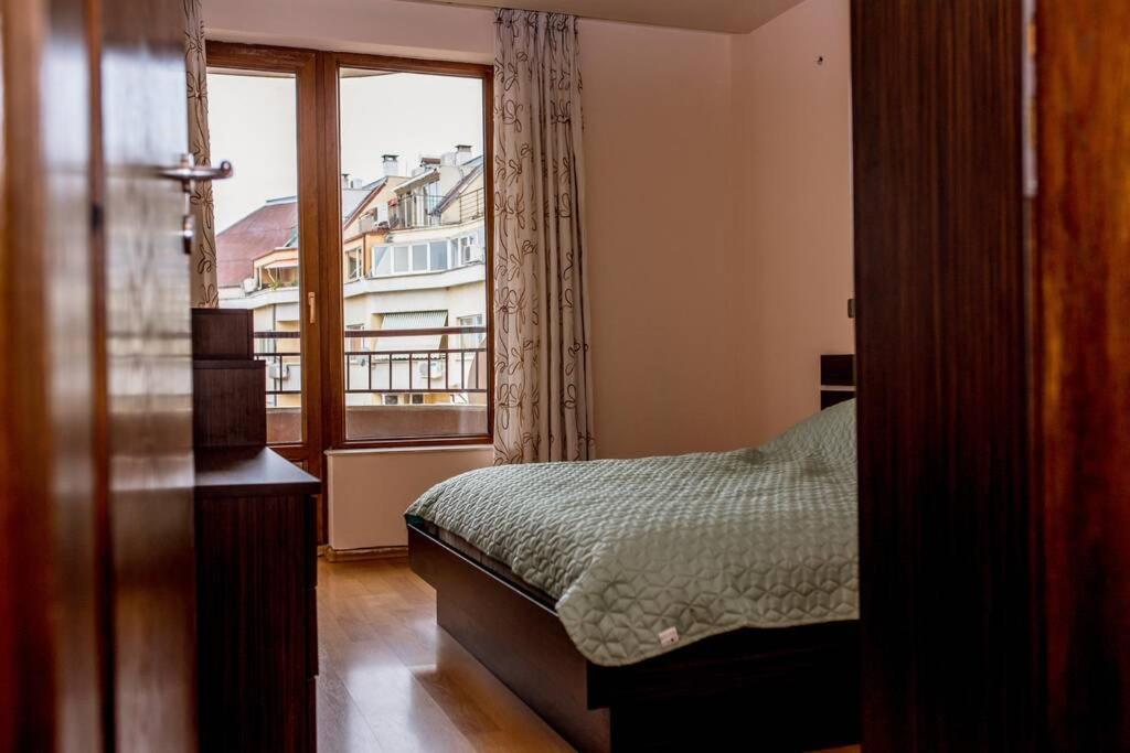 Sea View Apartment Next To Sea Garden And Beach Varna Bagian luar foto