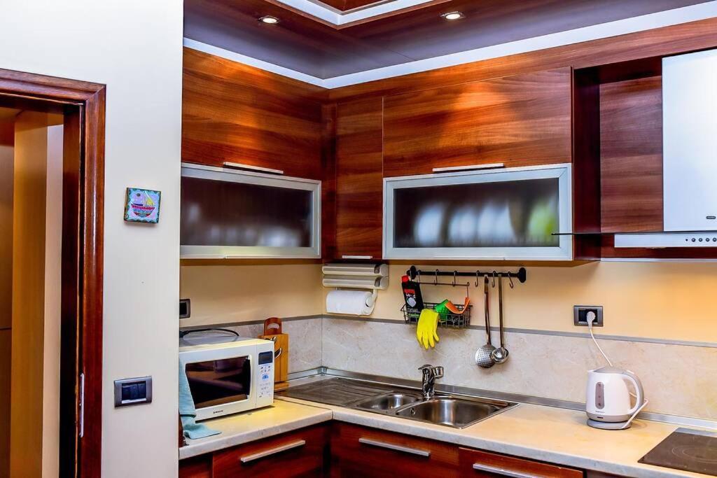 Sea View Apartment Next To Sea Garden And Beach Varna Bagian luar foto