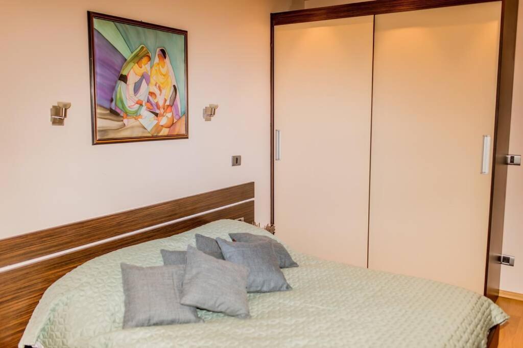 Sea View Apartment Next To Sea Garden And Beach Varna Bagian luar foto