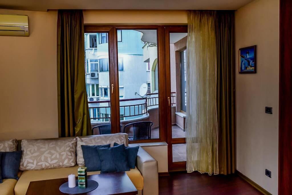 Sea View Apartment Next To Sea Garden And Beach Varna Bagian luar foto
