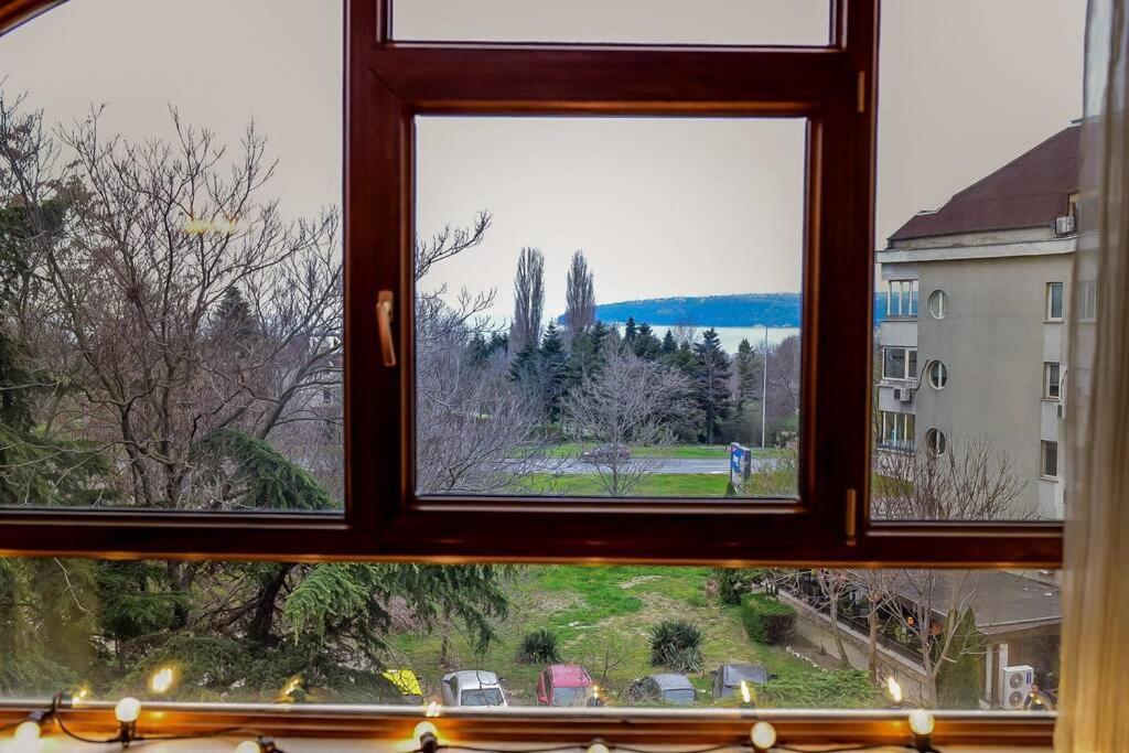 Sea View Apartment Next To Sea Garden And Beach Varna Bagian luar foto