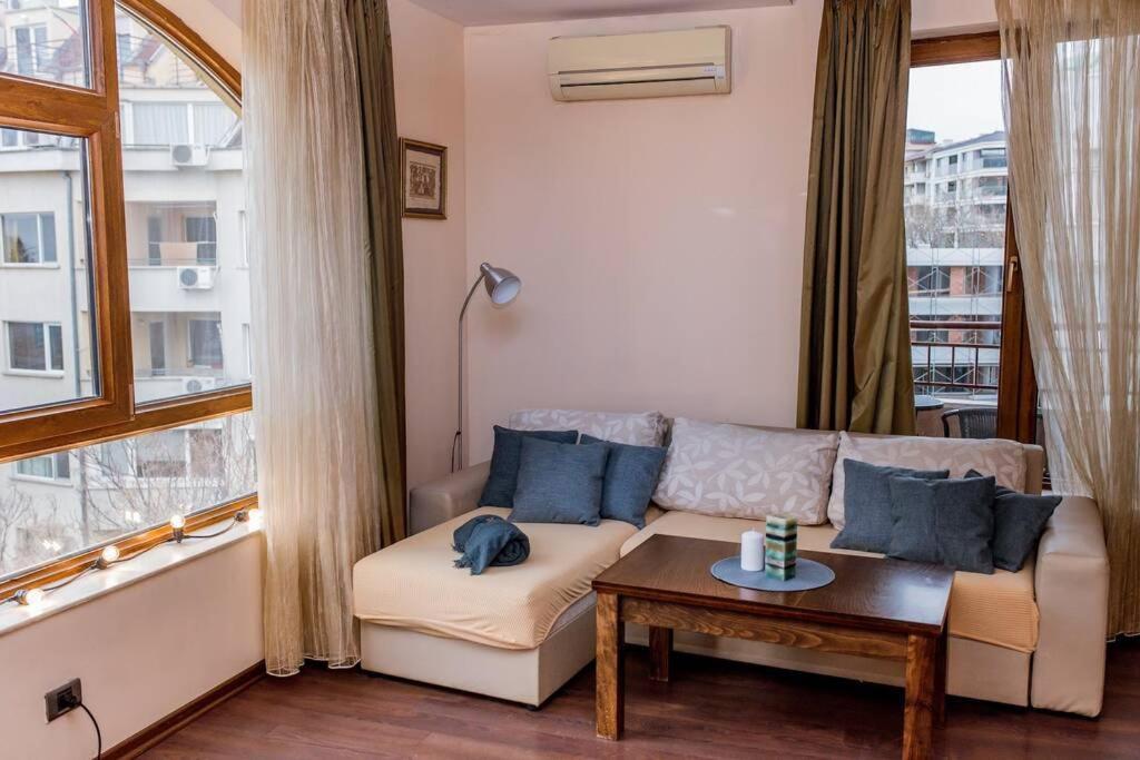 Sea View Apartment Next To Sea Garden And Beach Varna Bagian luar foto
